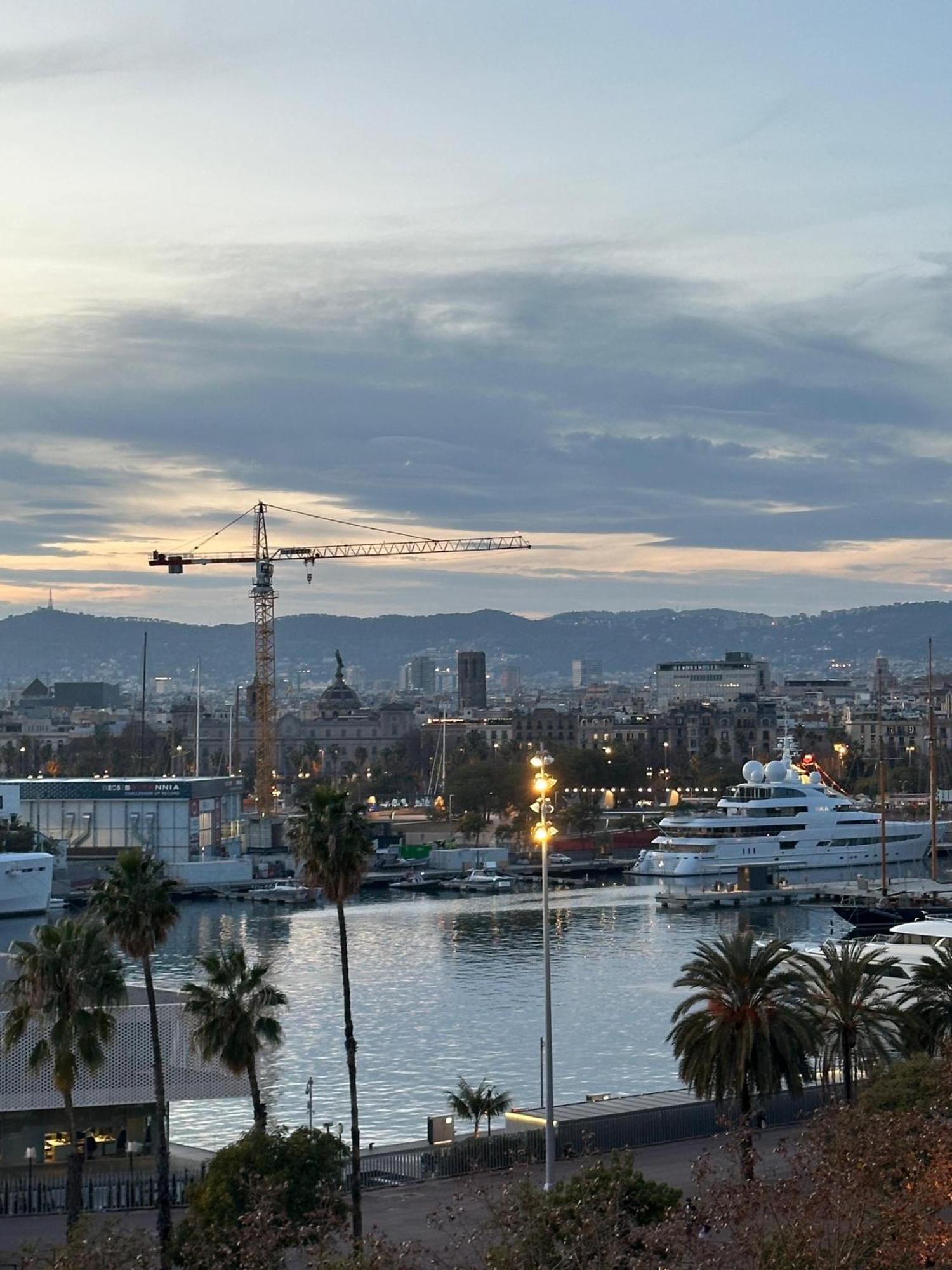 Sea View Apartments Barcellona Esterno foto