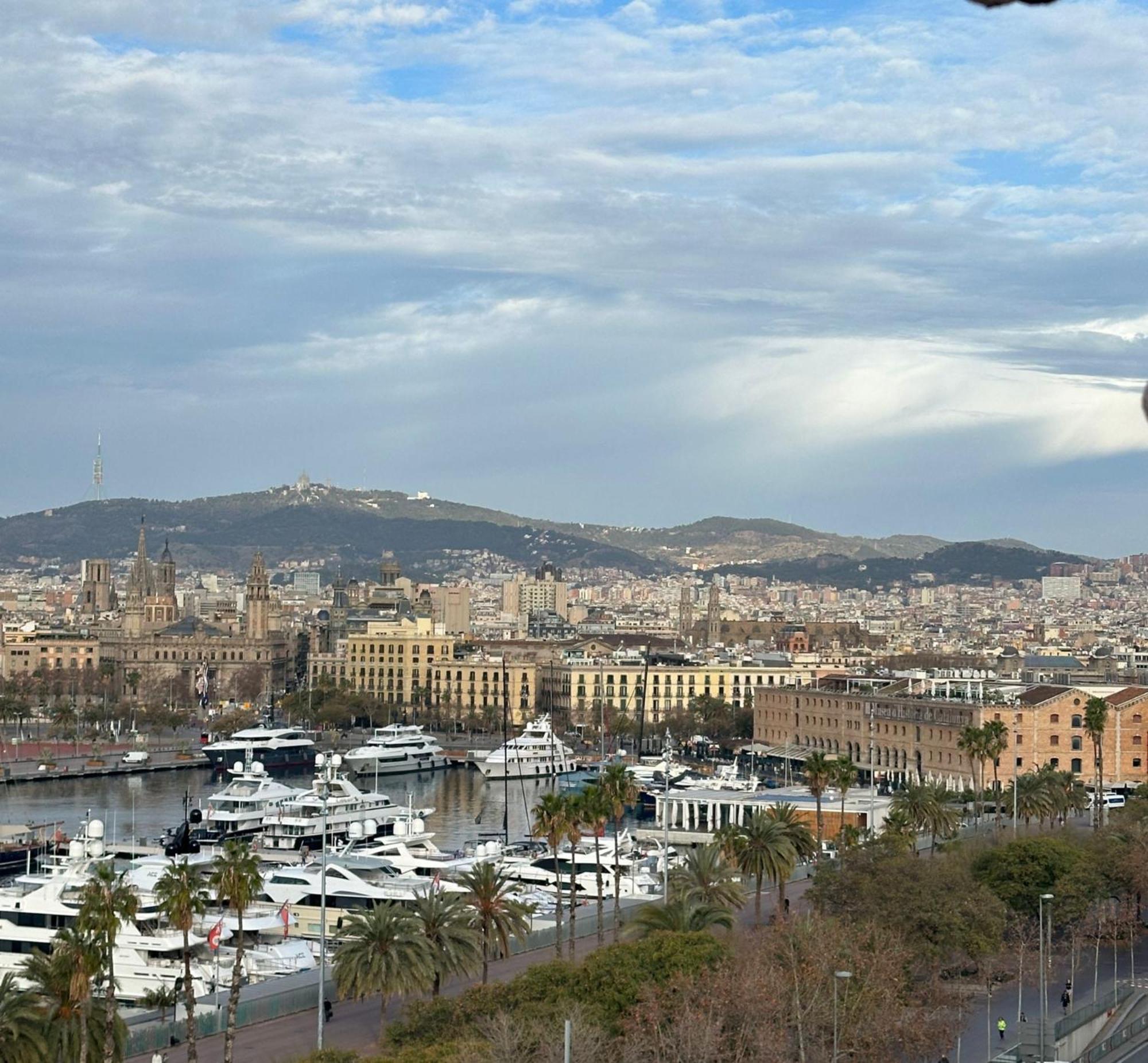 Sea View Apartments Barcellona Esterno foto